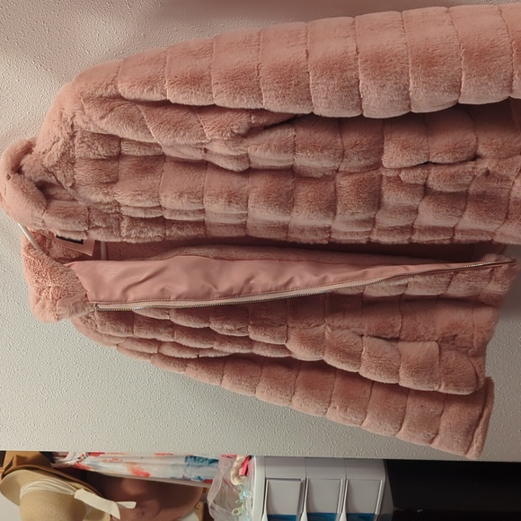 Faux fur coat - Picture 2 of 2